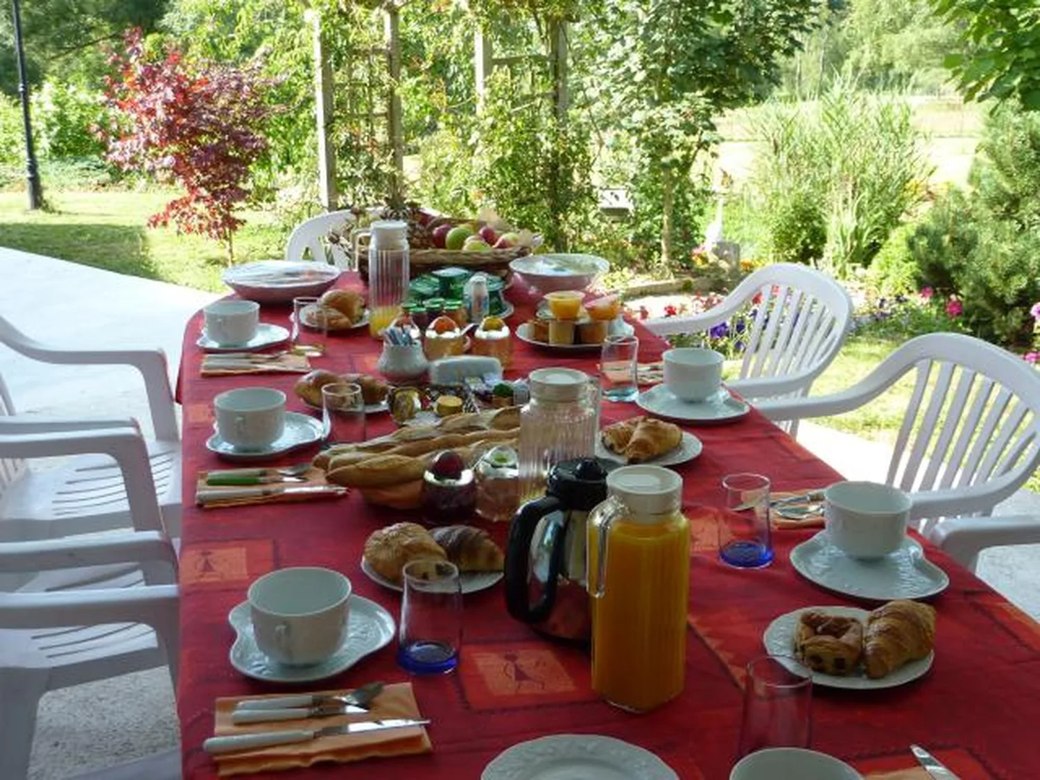 Table du petit-déjeuner à l’extérieur